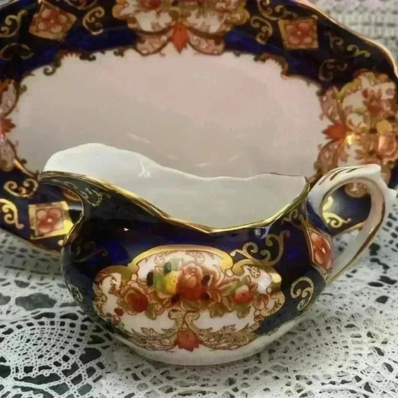 Royal Albert Bone China "Heirloom" cream set - creamer and tray  only - Vintage - Picture 3 of 16